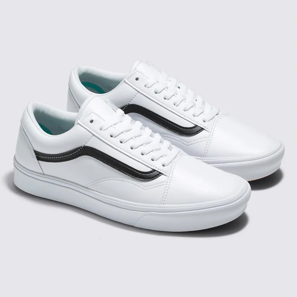 <<SOLD>> Vans Comfycush Old Skool Classic Tumble True White sz women 5.5